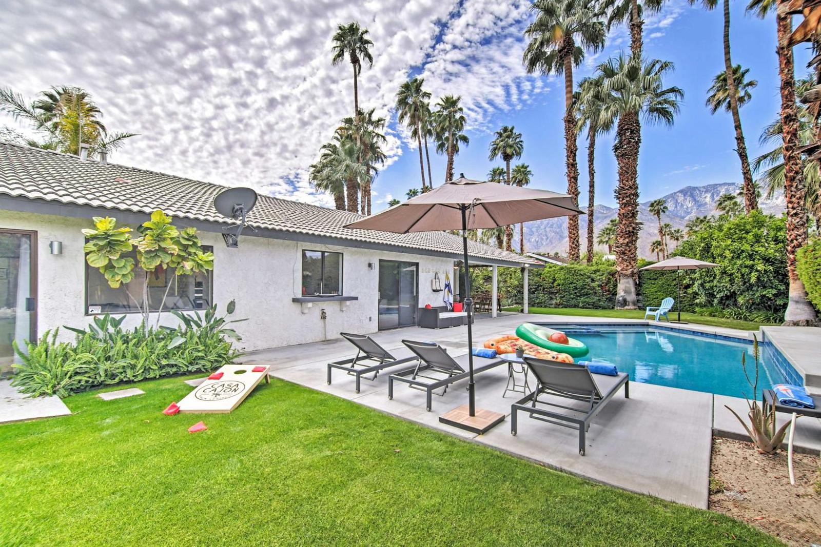 Modern Oasis about 3 Mi to Downtown Palm Springs! Main image 1